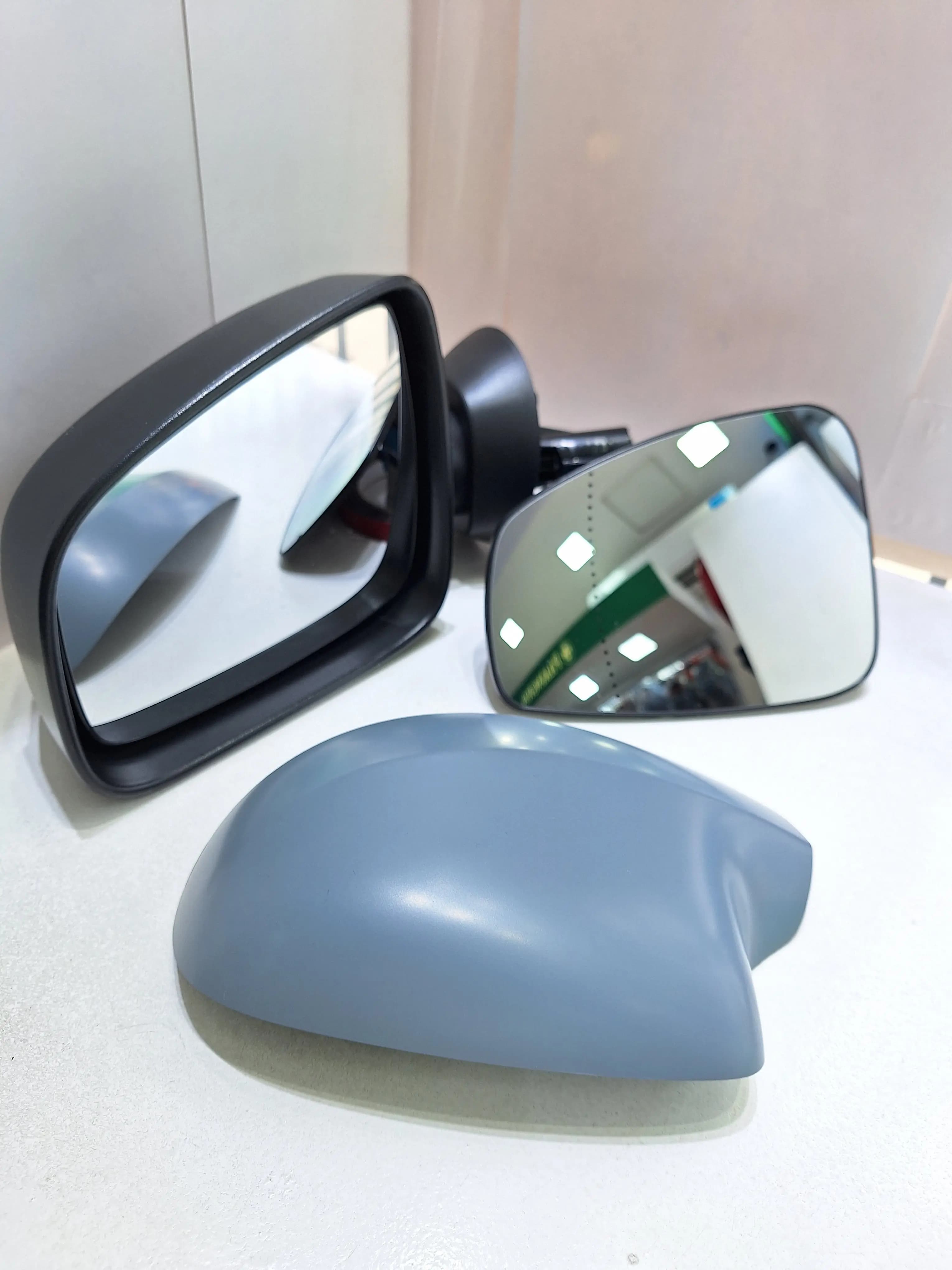 Conjunto de espejos retrovisores y cubre espejo automotor.